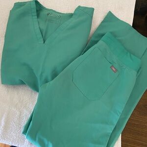 Figs SURGICAL GREEN Medical Scrub SET